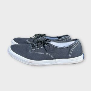 Ladies size 7 Keds sneakers, charcoal/ black canvas in good condition.
